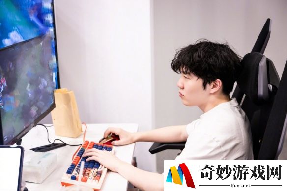 上海金山公众号发文：IG队长、LOL全球总决赛冠军，他获得新身份