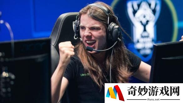 LOL电竞斯嘉丽批评拳头及老东家遭禁赛 二话不说直接退役！