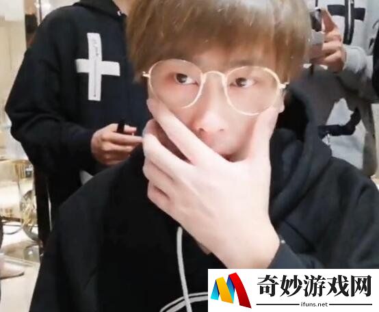 五五开深陷《绝地求生大逃杀》开挂风波 凌晨2点发博：从未如此无助