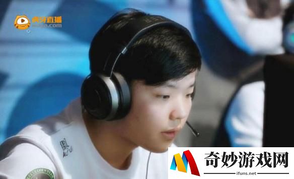 4AM绝地求生SLI赛事吃到两只鸡 网友：有孤存在我们就放心了！