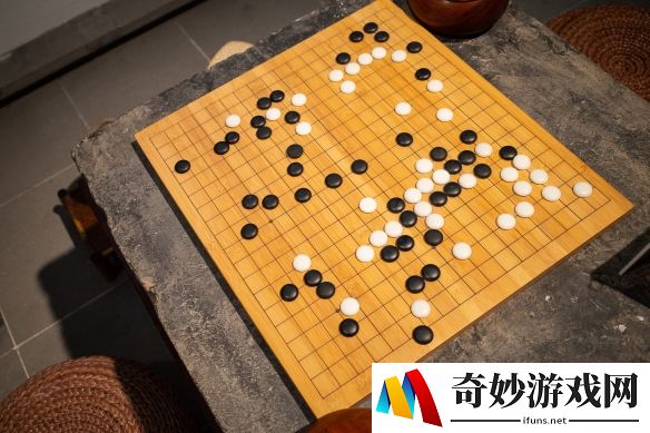 围棋共有多少个棋子：黑白子合计361枚